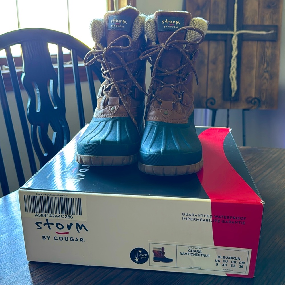 Snow boots